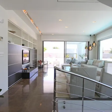 1118 Modern Villa *